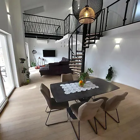 Penthouse Eva *